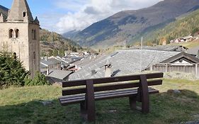 Bourg-Saint-Pierre : Le Cachet D'Antan